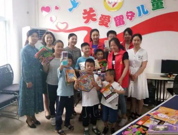 2岁幼童反锁浴室隐形门